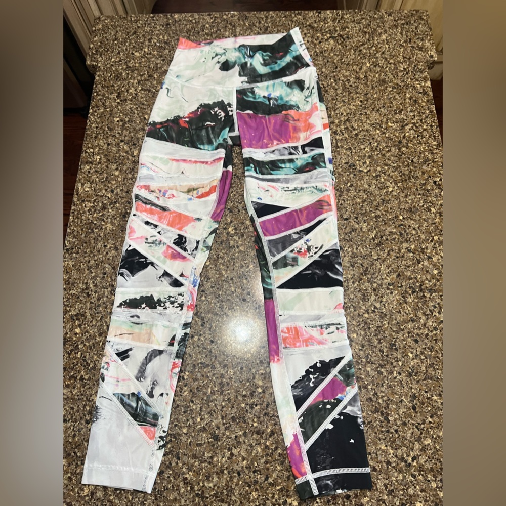 Lululemon High Times 7/8 Tight in Pigment Wave Multi Color/Gray/Pink sz 4